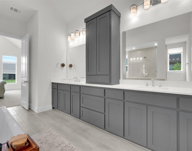 506 Lakeshore Boulevard - Photo Thumbnail 18