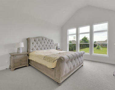 506 Lakeshore Boulevard - Photo Thumbnail 13