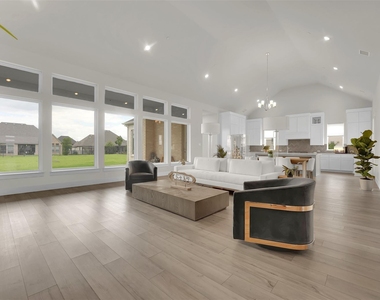 506 Lakeshore Boulevard - Photo Thumbnail 3