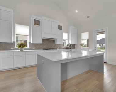 506 Lakeshore Boulevard - Photo Thumbnail 10