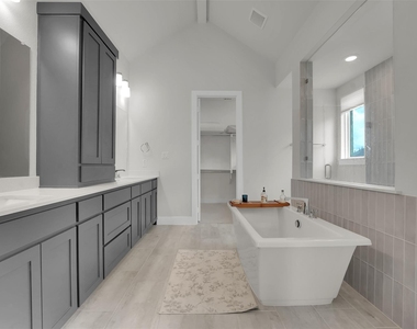 506 Lakeshore Boulevard - Photo Thumbnail 16