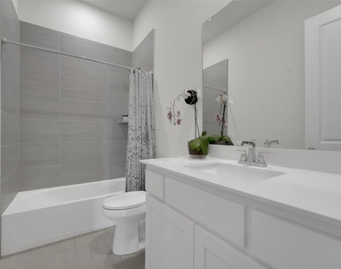506 Lakeshore Boulevard - Photo Thumbnail 27