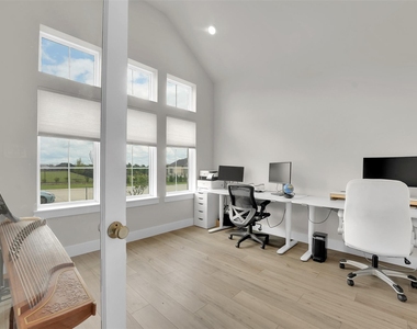 506 Lakeshore Boulevard - Photo Thumbnail 1