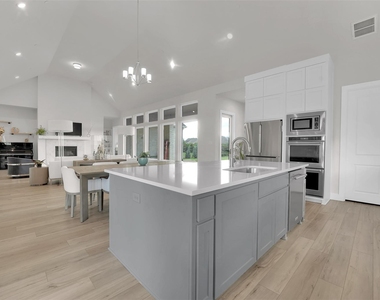 506 Lakeshore Boulevard - Photo Thumbnail 9