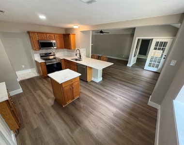 2710 Vistaview Drive - Photo Thumbnail 14