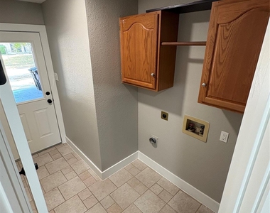 2710 Vistaview Drive - Photo Thumbnail 20