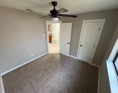 2710 Vistaview Drive - Photo Thumbnail 16