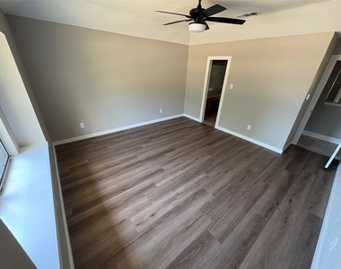 2710 Vistaview Drive - Photo Thumbnail 2