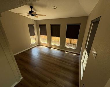 2710 Vistaview Drive - Photo Thumbnail 13