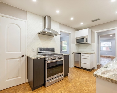 2732 Mateur Street - Photo Thumbnail 13