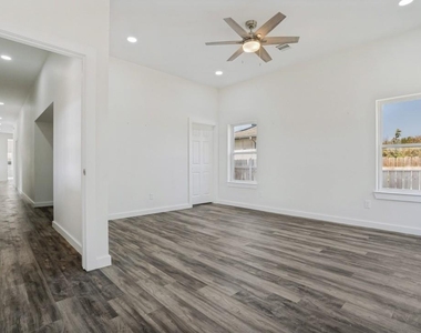 315 Lois Street - Photo Thumbnail 5