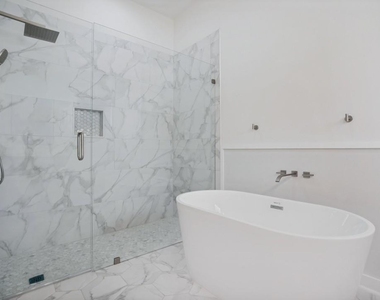 315 Lois Street - Photo Thumbnail 1