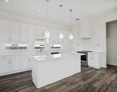 315 Lois Street - Photo Thumbnail 9
