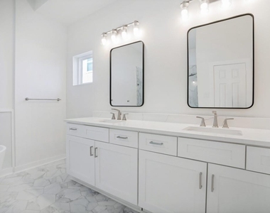 315 Lois Street - Photo Thumbnail 2