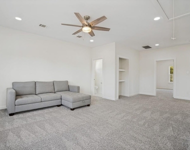 315 Lois Street - Photo Thumbnail 6