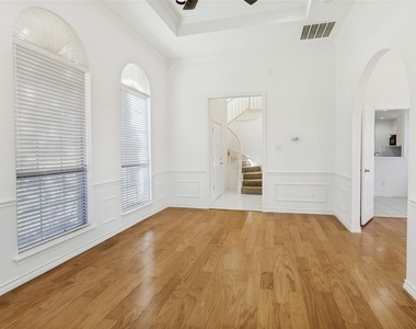 703 Rams Court - Photo Thumbnail 4
