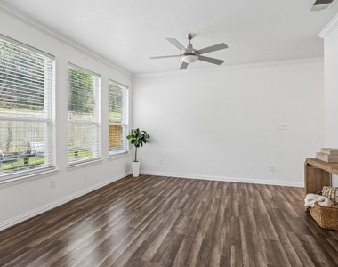 2113 Parkview - Photo Thumbnail 8