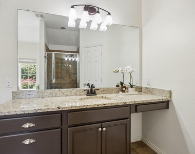 2113 Parkview - Photo Thumbnail 10