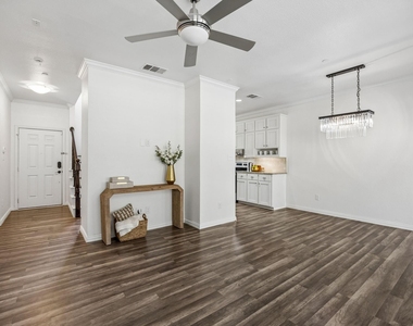 2113 Parkview - Photo Thumbnail 4