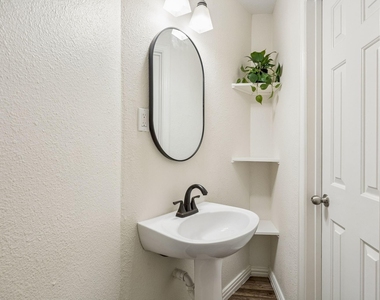 2113 Parkview - Photo Thumbnail 5