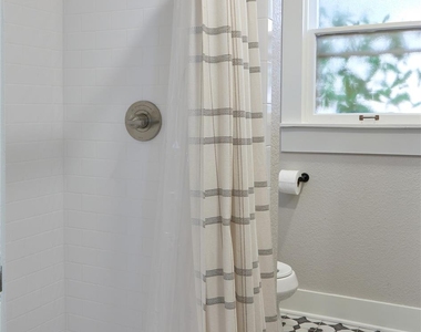 805 Lilac Street - Photo Thumbnail 17
