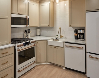 805 Lilac Street - Photo Thumbnail 6