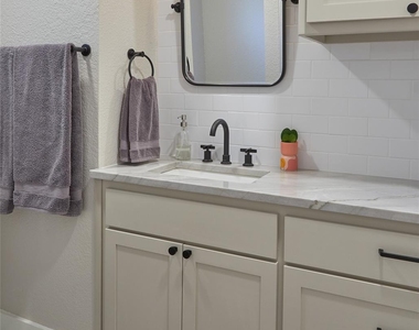 805 Lilac Street - Photo Thumbnail 12
