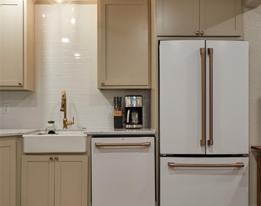 805 Lilac Street - Photo Thumbnail 5