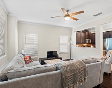 6900 Carrington Lane - Photo Thumbnail 3