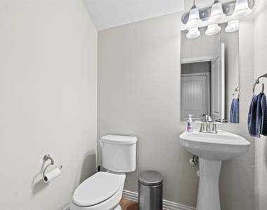 6900 Carrington Lane - Photo Thumbnail 10