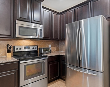 6900 Carrington Lane - Photo Thumbnail 9