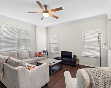 6900 Carrington Lane - Photo Thumbnail 7