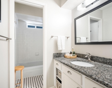 2711 Alco Avenue - Photo Thumbnail 12
