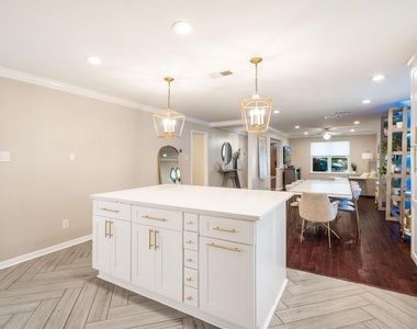 2711 Alco Avenue - Photo Thumbnail 8