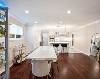 2711 Alco Avenue - Photo Thumbnail 3