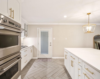 2711 Alco Avenue - Photo Thumbnail 7