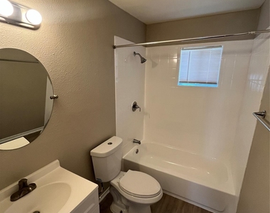 6814 Lockheed Avenue - Photo Thumbnail 12