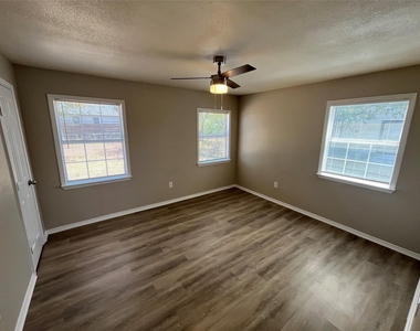 6814 Lockheed Avenue - Photo Thumbnail 8