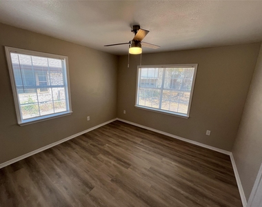 6814 Lockheed Avenue - Photo Thumbnail 10