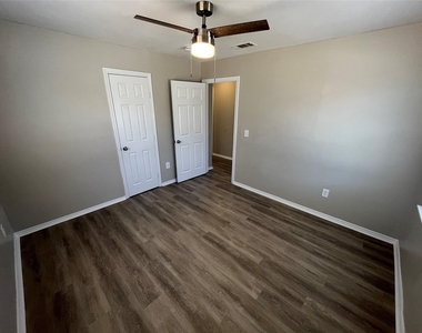 6814 Lockheed Avenue - Photo Thumbnail 11