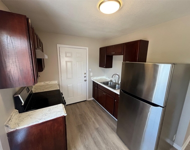 6814 Lockheed Avenue - Photo Thumbnail 6