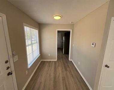 6814 Lockheed Avenue - Photo Thumbnail 4
