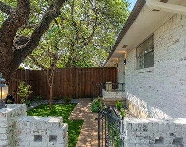 9003 Villa Park Circle - Photo Thumbnail 1