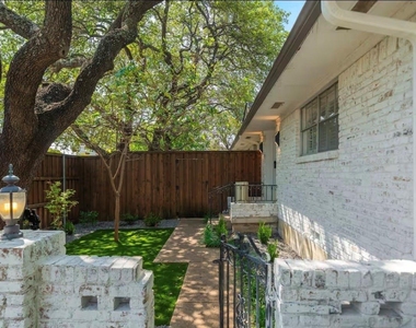 9003 Villa Park Circle - Photo Thumbnail 4