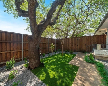 9003 Villa Park Circle - Photo Thumbnail 5