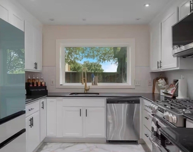 9003 Villa Park Circle - Photo Thumbnail 19
