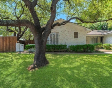 9003 Villa Park Circle - Photo Thumbnail 2
