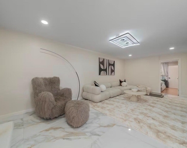 9003 Villa Park Circle - Photo Thumbnail 7