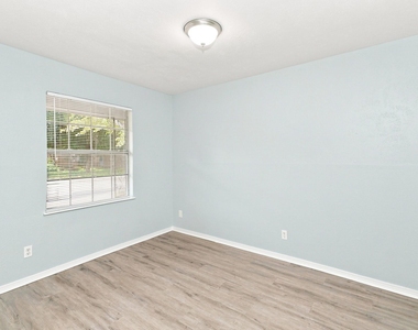 5736 Aton Avenue - Photo Thumbnail 7