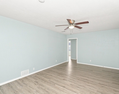 5736 Aton Avenue - Photo Thumbnail 6